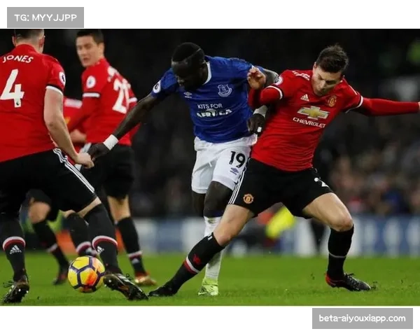 曼联防守组织层次清晰 马奎尔争顶成功化解埃弗顿传中